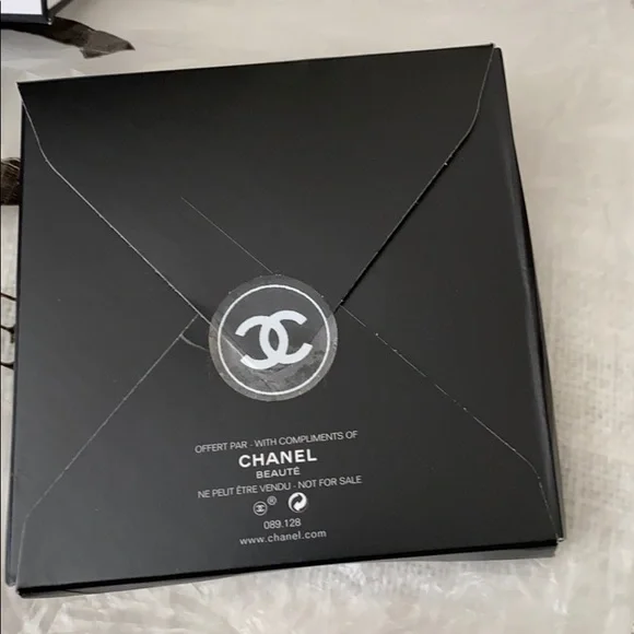 Cute Chanel charm - Picture 7 of 13